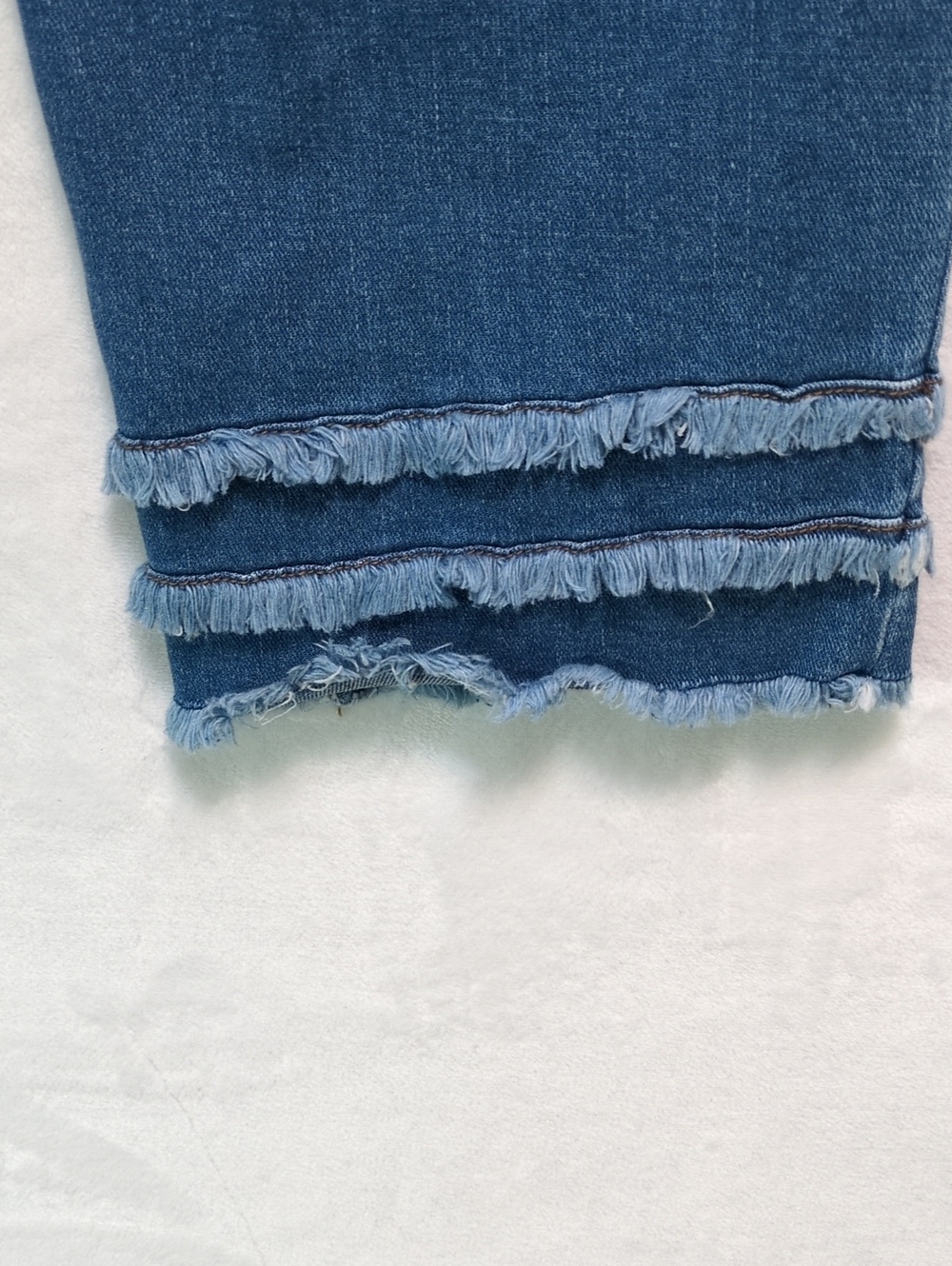Slim-Sation 5-Pocket Crop Jeans Stretch Pull On Fringe Blue Size 12 - Picture 15 of 16